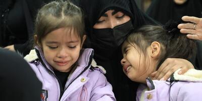 خبرگزاری فارس - وداع جانسوز دختران با پدر شهیدشان+عکس