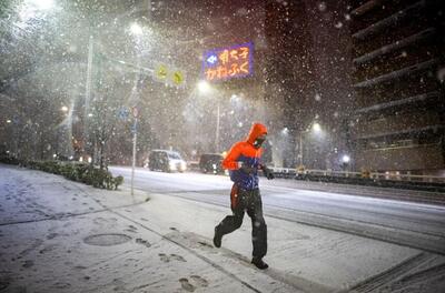 بارش سنگین برف در توکیو؛ بیش از ۱۰۰ نفر مصدوم شدند