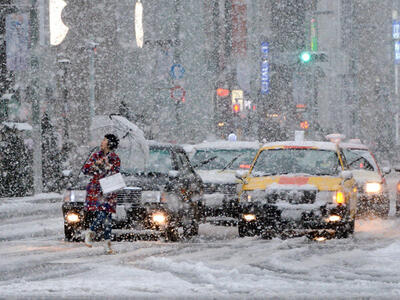 بارش شدید برف در شرق ژاپن/مصدومیت عده زیادی از عابران پیاده
