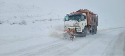برف برخی محورهای مواصلاتی آذربایجان‌ غربی را مسدود کرد