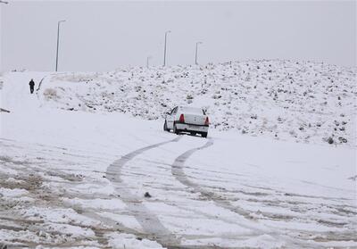 برف و کولاک راه ۱۲۹ روستا و دو محور اصلی استان آذربایجان‌غربی را بست