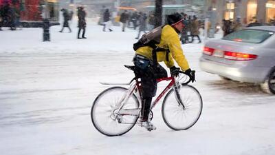 ببینید / نتیجه‌ی دوچرخه‌سواری در معابر یخ‌زده!