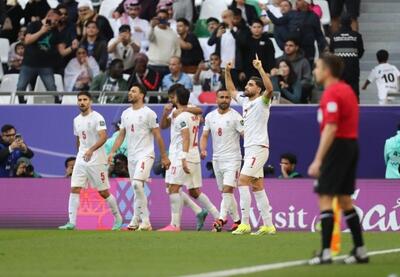 ورود بازیکنان تیم ملی به زمین در میان تشویق هواداران ایرانی | رویداد24