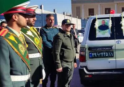 تشییع پیکر فرمانده یگان امداد شیراز در ‌حرم شاهچراغ/ پیکر شهید بازیار به رستم منتقل شد - تسنیم
