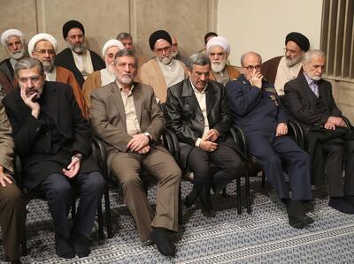 حضور احمدی‌نژاد در دیدار مسئولان با رهبر انقلاب