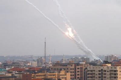 لحظه شلیک نیروهای مقاومت به تجمع نظامیان صهیونیست در غزه | ببینید