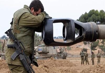 رسانه عبری: نظامیان اسرائیلی سلاح‌های خود را برای خرید آذوقه می‌فروشند - تسنیم