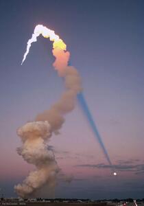 تصویر روز ناسا: سایه موشک به سمت ماه می‌رود