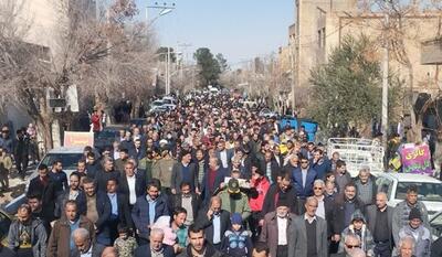 خبرگزاری فارس - فیلم |حضور حماسی مردم مدینه‌السادات زواره در راهپیمایی 22 بهمن