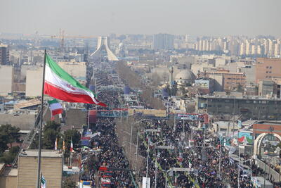7 حاشیه‌ جالب راهپیمایی 22 بهمن | 20 سلاحی که در تهران به نمایش عمومی درآمد