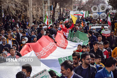 امام جمعه نطنز: راهپیمایی و انتخابات بال‌های پرواز انقلاب اسلامی‌اند