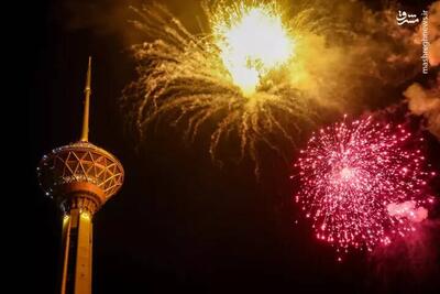 عکس/ نورافشانی در برج میلاد به مناسبت سالگرد پیروزی انقلاب