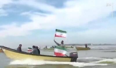 فیلم/ راهپیمایی قایقی در جشن ۴۵ سالگی انقلاب اسلامی