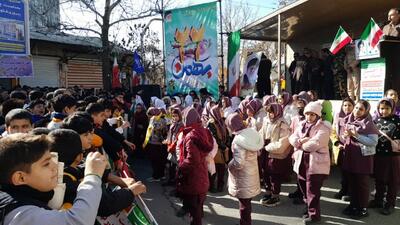 حضور وحدت آفرین مریوانی‌ها در جشن پیروزی انقلاب اسلامی