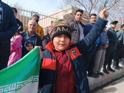 حضور پرشور نوجوانان در راهپیمایی ۲۲ بهمن شهرستان مرزی خواف