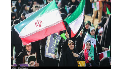 حضور پر شکوه مردم اهواز در راهپیمایی ۲۲ بهمن ماه+ فیلم