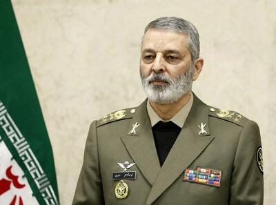 فرمانده کل ارتش: با وجود سپاه هیچ قدرتی تاب رویارویی با ایران را ندارد