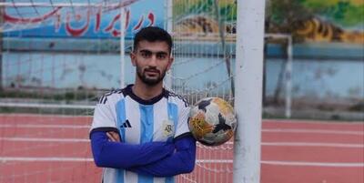 خبرگزاری فارس - رام کردن توپ با ضربه‌های یک فوتبالیست تبریزی+فیلم
