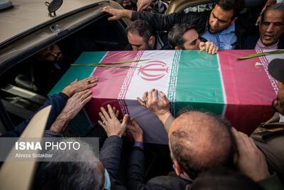 تشییع پیکر پاسدار شهید حسینی بر دستان مردم بجنورد