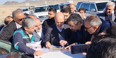 خبرگزاری فارس - وزیر نیرو: بزرگترین آب‌شیرین‌کن خشکی دنیا به کمک سیستان می‌آید