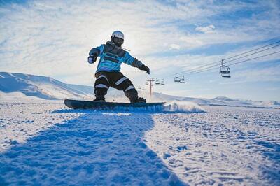 ببینید | برگزاری جشن چهل و پنجمین سالگرد پیروزی توسط ورزشکاران اسکی