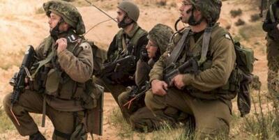 سربازان اسرائیلی در خانه فلسطینی‌ها آشپزی می کنند