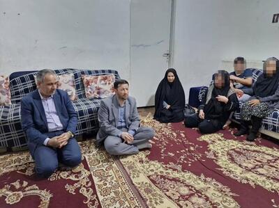 دیدار رئیس‌کل دادگستری بوشهر با دو خانواده از زندانیان نیازمند