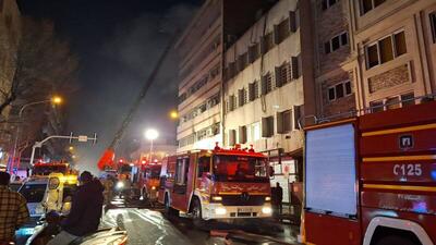 آتش سوزی در انبار کاغذ ساختمان ۱۱۵ ایرانشهر +فیلم