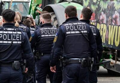 اعتراضات در آلمان به خشونت کشیده شد/ اسپری فلفل پلیس علیه کشاورزان
