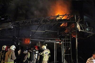 آتش گسترده یک کارگاه کفاشی در خیابان خیام تهران