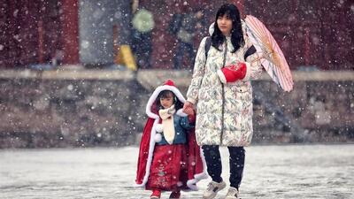 بارش غیرعادی برف در چین همه کارها را مختل کرد (فیلم)