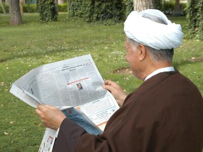 خاطرات هاشمی رفسنجانی، ۲۷ بهمن ۱۳۷۹: تظاهرات علیه سردبیر «انتخاب» در قم / علت؛ نوشته‌هایی که به زعم معترضان، «علیه ارزش‌ها» است