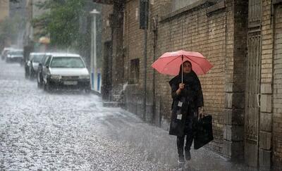 آماده باش نیروهای خدمات شهری مشهد در پی بارش شدید باران