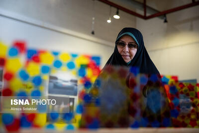بازدید انسیه خزعلی از نمایشگاه بخش رقابتی جشنواره هنرهای تجسمی فجر