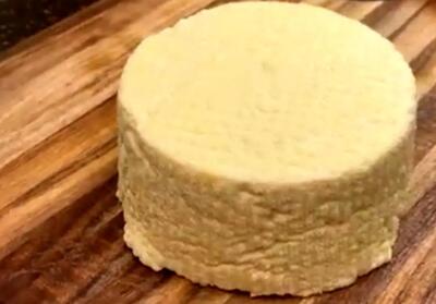 طرز تهیه لذیذترین پنیر خانگی فقط در ده دقیقه+ فیلم/  این پنیر را فقط با سه قلم مواد درست کن
