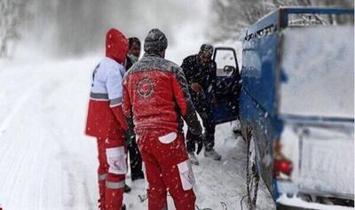 ادامه امدادرسانی به افراد گرفتار در برف در ۴ استان