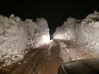 ارتفاع برف در جاده روستایی وردین ورزقان