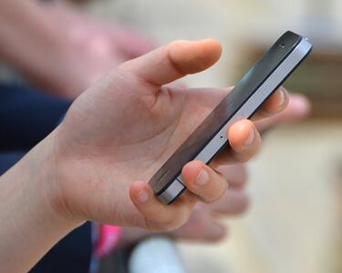 دستورالعمل جدید ممنوعیت استفاده از تلفن همراه برای مدارس در انگلیس