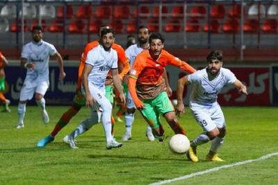 استقلال و پرسپولیس همزمان به میدان می روند!