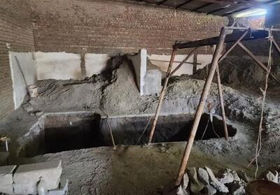 حفاری برای کشف اشیاء تاریخی در منزل همسایه - تسنیم