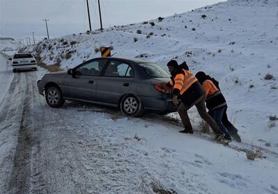 رهاسازی 75 خودروی گرفتار در برف در کرمانشاه - تسنیم