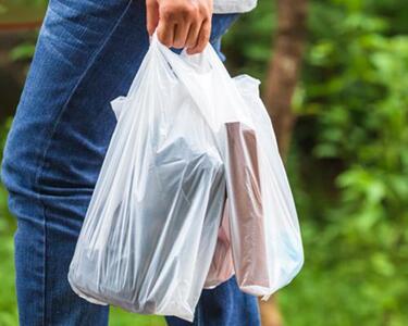 ممنوعیت توزیع رایگان کیسه‌های پلاستیکی/ مهلت ۵ ساله وزارت صمت برای حذف کیسه‌های پلاستیکی