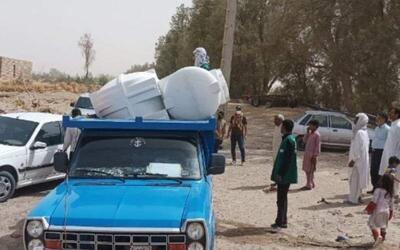 توزیع مخازن ذخیره آب پنج هزار لیتری در ۱۲ روستای شهرستان زهک