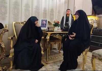 دستیار رئیس‌ جمهور با خانواده 2 شهید امنیت و مدافع حرم در مشهد دیدار کرد - تسنیم