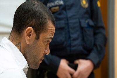 شوک به ستاره سابق بارسلونا/ «آلوز» به ۴/۵ سال زندان محکوم شد