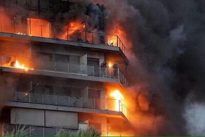 آتش‌سوزی گسترده در ساختمان مسکونی ۱۴ طبقه در والنسیای اسپانیا (فیلم)