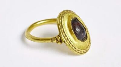 کشف انگشتر طلای ۱۵۰۰ساله سلطنتی