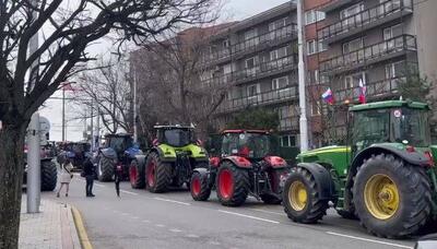 اعتراض کشاورزان اسلواکی به سیاست های کشاورزی اتحادیه اروپا+  فیلم