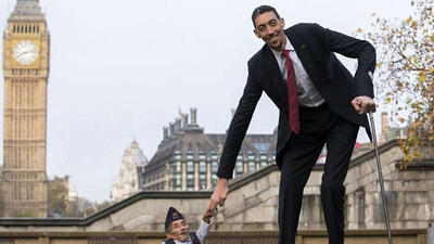 ببینید / قدبلندترین مرد جهان + فیلم