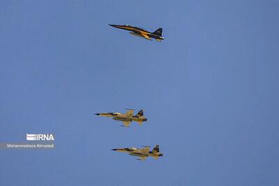 غرش جنگنده‌های نظامی ایران در نمایشگاه صنعت هوایی